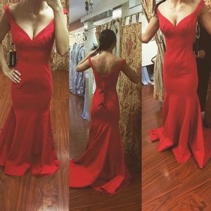 Red sherri hill prom dress. size 4 but taken in!